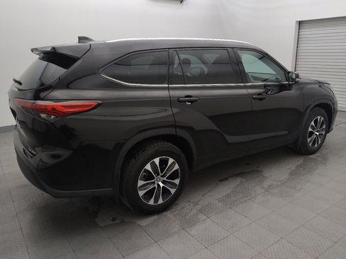 Used 2021 Toyota Highlander XLE image 10