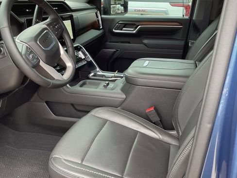 Used 2025 GMC Sierra 3500 Denali image 6