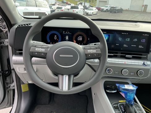 New 2026 Hyundai Kona SE image 15