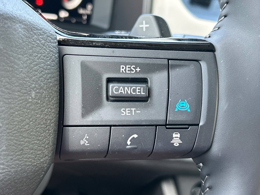 Certified 2025 Nissan Rogue SL FWD image 28