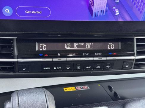 Used 2025 Toyota Sienna XLE FWD image 5