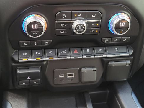 Used 2021 GMC Sierra 1500 AT4 w/ AT4 Premium Package AWD/4WD image 29