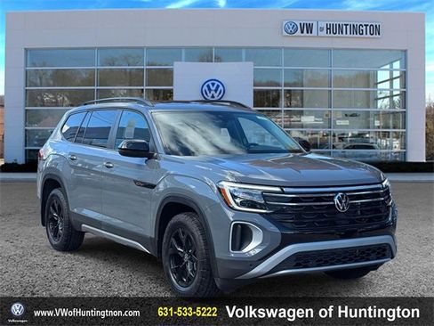 Certified 2025 Volkswagen Atlas Peak Edition SE image 1