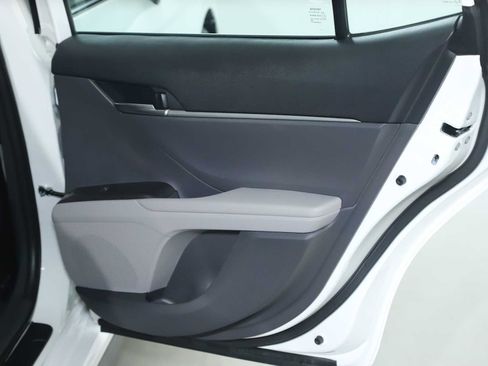 Used 2023 Toyota Camry SE AWD/4WD image 32