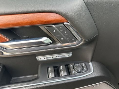 Used 2023 GMC Sierra 1500 Denali w/ Denali Reserve Package AWD/4WD image 18