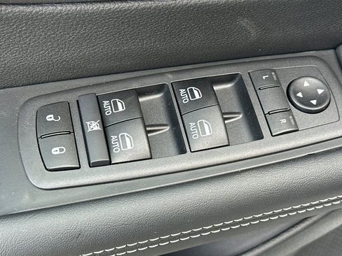 New 2026 Chrysler Pacifica Select image 13