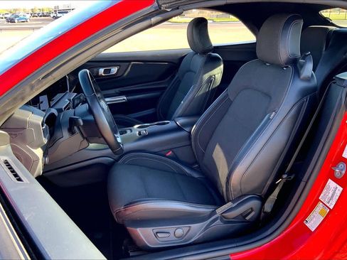 Used 2024 Ford Mustang Convertible image 8