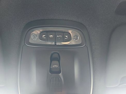 Used 2020 Volvo XC40 T4 R-Design w/ Protection Package image 29