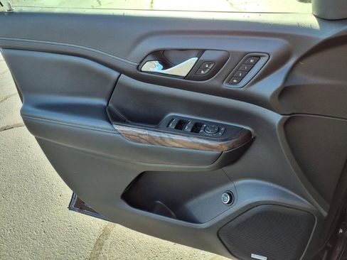 Used 2020 GMC Acadia Denali w/ Technology Package AWD/4WD image 27