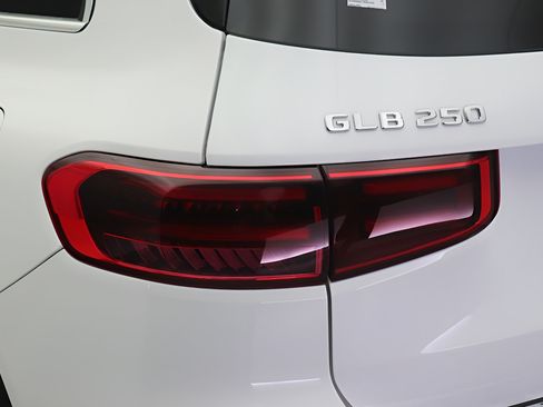 Certified 2026 Mercedes-Benz GLB 250 image 18