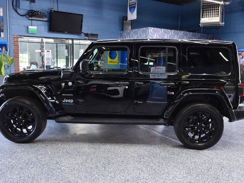 Used 2023 Jeep Wrangler Unlimited Sahara AWD/4WD image 8