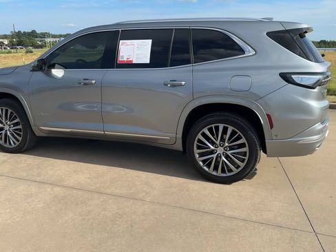 Used 2025 Buick Enclave Avenir w/ Super Cruise Package FWD image 6