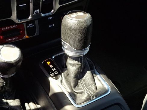Used 2024 Jeep Wrangler Unlimited AWD/4WD image 14