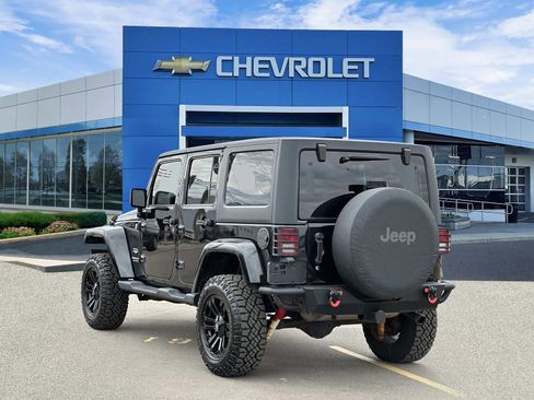 Used 2012 Jeep Wrangler Unlimited Sahara w/ Connectivity Group AWD/4WD image 3