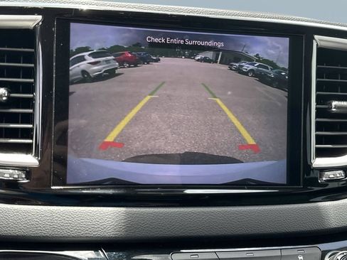 Used 2022 Chrysler Pacifica Touring-L FWD image 20