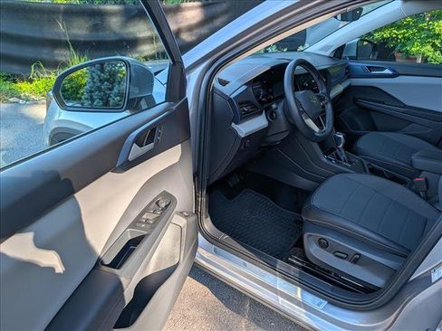 Certified 2023 Volkswagen Taos SE w/ Panoramic Sunroof Package FWD image 25