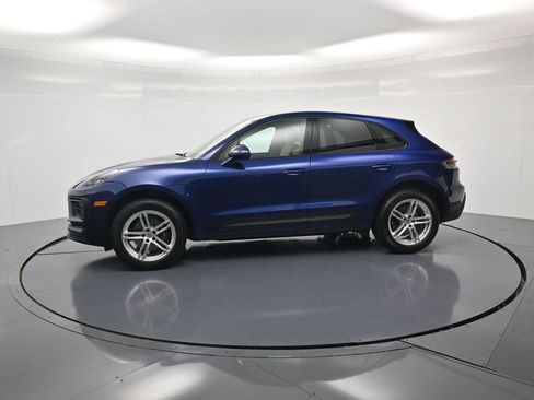 Certified 2024 Porsche Macan AWD/4WD image 2