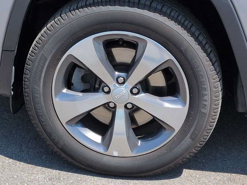 Used 2019 Jeep Cherokee Limited AWD/4WD image 14
