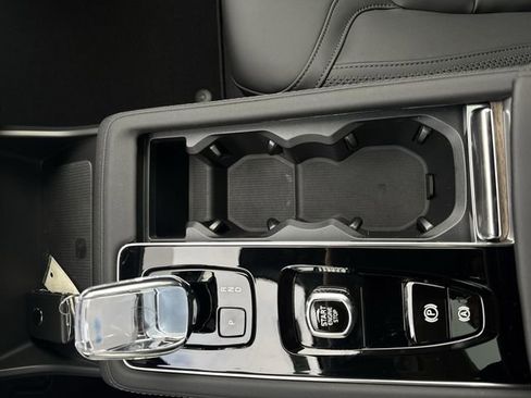 New 2026 Volvo XC90 B6 Plus w/ Protection Package Premier AWD/4WD image 36