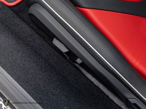 Used 2025 Lamborghini Revuelto AWD/4WD image 23