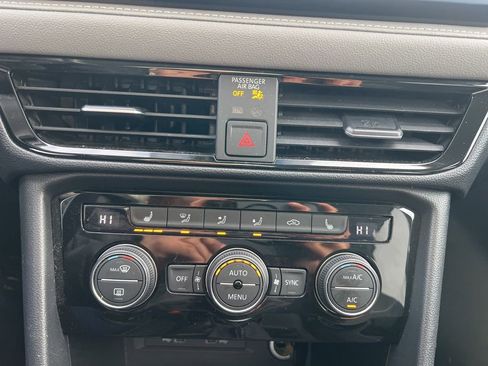 Used 2024 Volkswagen Taos SE image 20