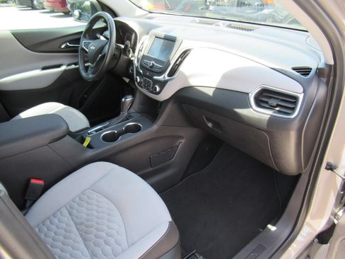 Used 2018 Chevrolet Equinox LT FWD image 11