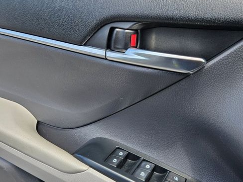 Used 2020 Toyota Camry LE FWD image 7