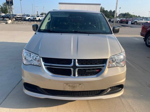 Used 2015 Dodge Grand Caravan SE w/ Quick Order Package 29E SE FWD image 3