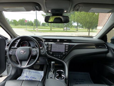 Used 2019 Toyota Camry XSE FWD image 40