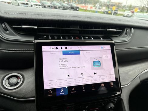 Used 2023 Jeep Grand Cherokee Limited w/ Trailer Tow Prep Group (B) AWD/4WD image 9