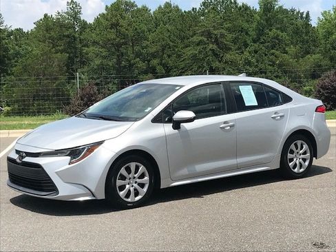 Used 2023 Toyota Corolla LE FWD image 1