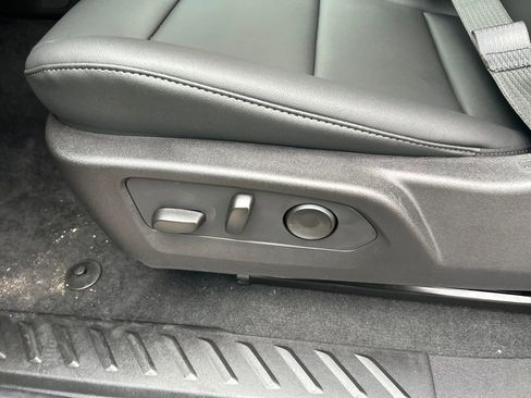 New 2026 GMC Canyon Elevation w/ Convenience Package image 13