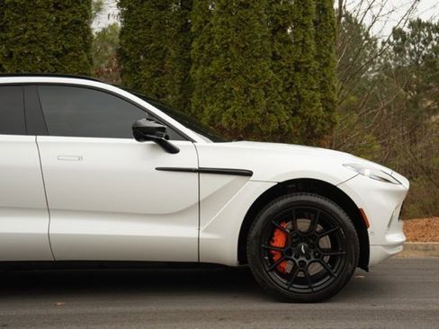 Used 2022 Aston Martin DBX Base image 9