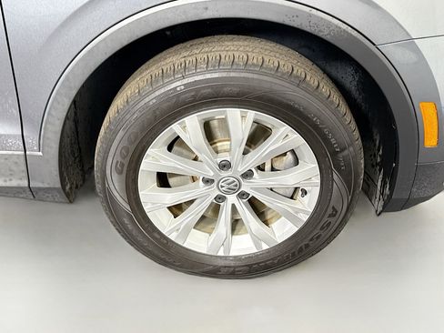Used 2020 Volkswagen Tiguan S image 31