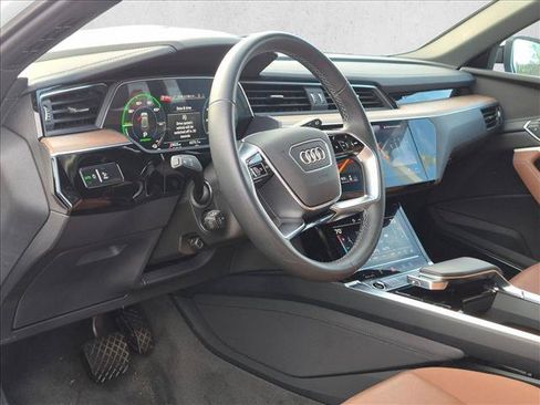 Used 2024 Audi Q8 e-tron Premium Plus w/ Premium Plus Package AWD/4WD image 2