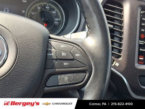 Used 2021 Jeep Cherokee Trailhawk w/ Sun, Sound & Nav Group AWD/4WD image 26