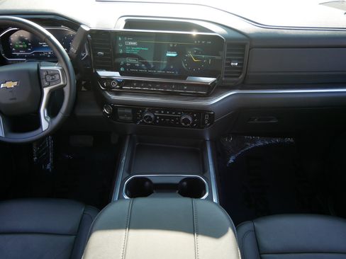 Used 2025 Chevrolet Silverado 3500 LTZ w/ LTZ Plus Package image 10