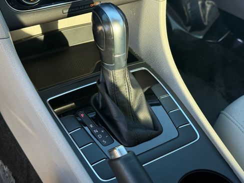 Used 2017 Volkswagen Passat 1.8T R-Line image 20