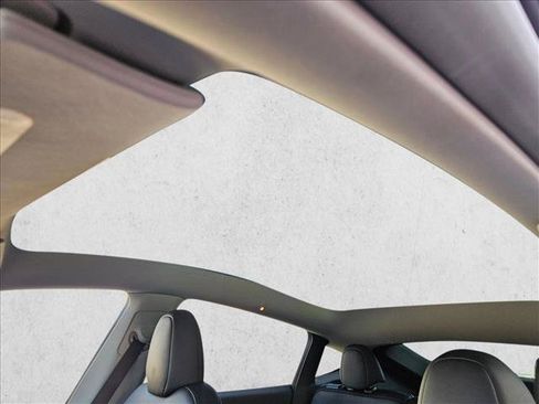 Used 2023 Tesla Model Y Long Range AWD/4WD image 10