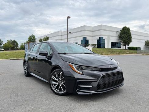Used 2021 Toyota Corolla SE w/ SE Premium Package FWD image 2