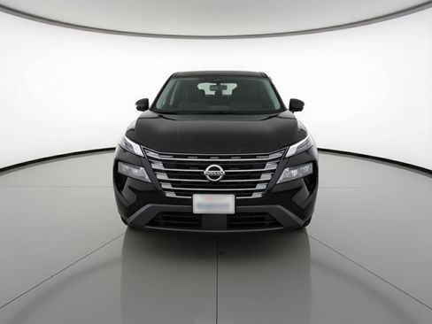 Used 2025 Nissan Rogue SV image 2