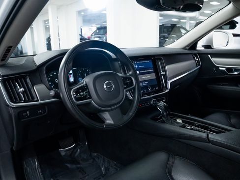 Used 2017 Volvo V90 T6 Cross Country image 18