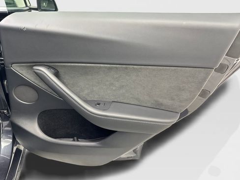 Used 2024 Tesla Model Y Long Range AWD/4WD image 42