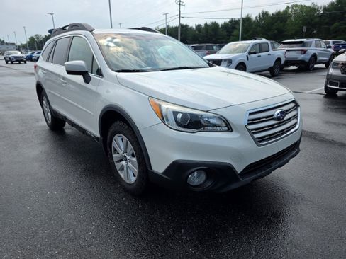 Used 2015 Subaru Outback 2.5i Premium AWD/4WD image 5