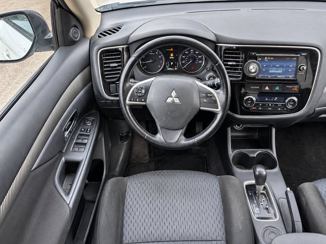 Used 2014 Mitsubishi Outlander SE FWD image 14