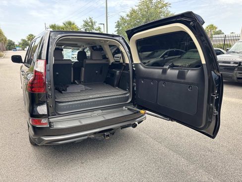 Used 2021 Lexus GX 460 Premium w/ Accessory Package AWD/4WD image 11