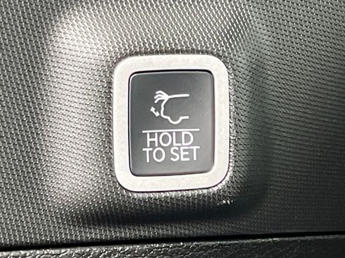 New 2025 Jeep Grand Cherokee Limited w/ Black Appearance Package image 22