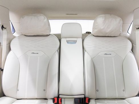 New 2025 Bentley Bentayga Extended Wheelbase image 24