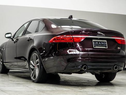 Used 2017 Jaguar XF S image 10