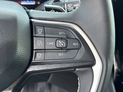 Used 2025 Jeep Grand Cherokee L Altitude image 30